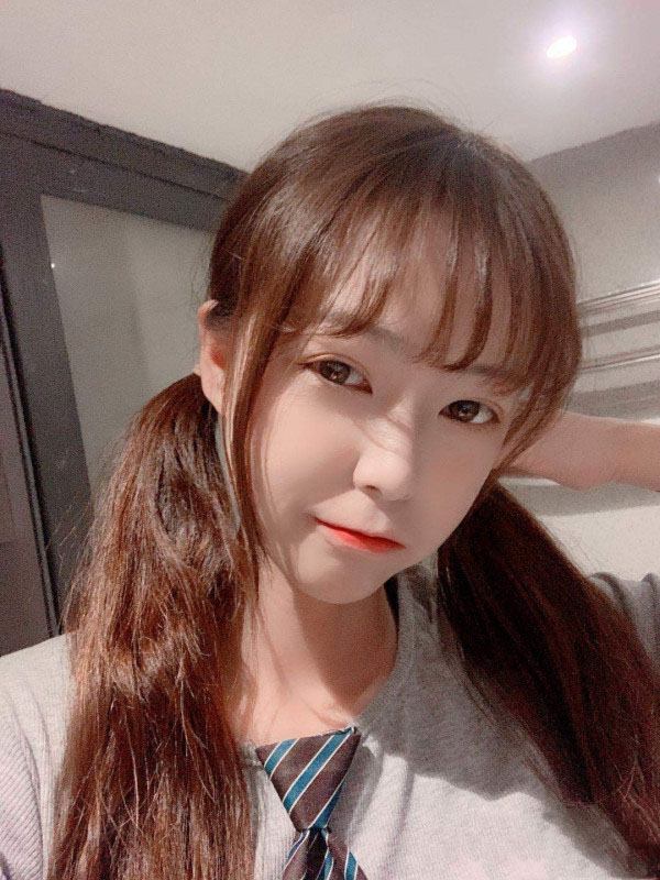 模特小艾 颜值高 身材好